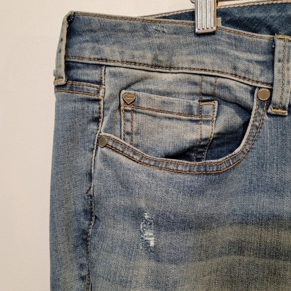 Torrid Light Wash Distressed Skinny Jeans Size 24R - Picture 9 of 17
